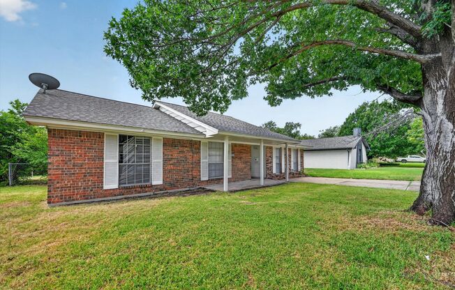 Quaint Home in Peaceful Carrollton Neighborhood!