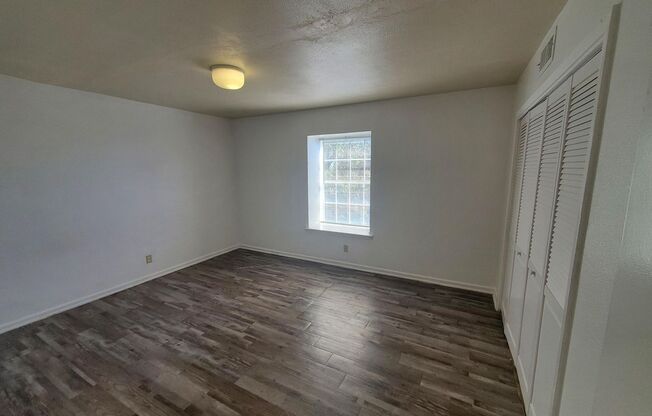 2 beds, 1 bath, $950, Unit Apartment