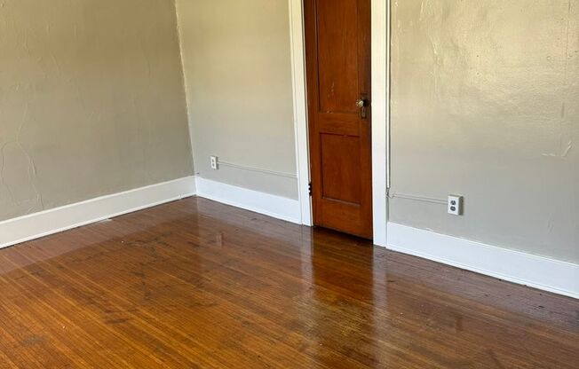 1 bed, 1 bath, $900, Unit 5