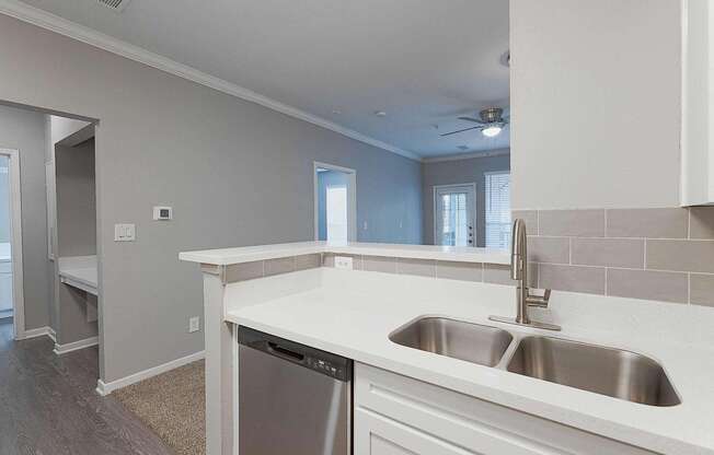 1 bed, 1 bath, 729 sqft, $1,218