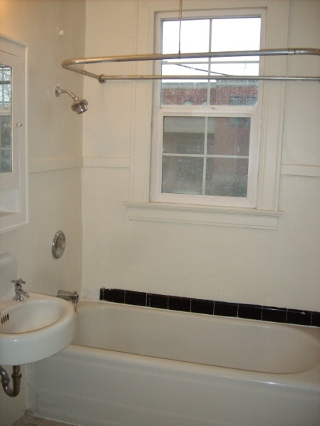 Studio, 1 bath, 465 sqft, $950, Unit 109