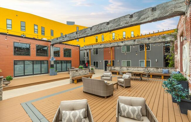 2 beds, 1.5 baths, 879 sqft, $1,650, Unit 6