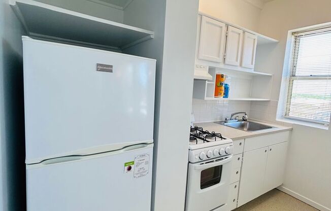 Studio, 1 bath, 241 sqft, $1,400, Unit 806