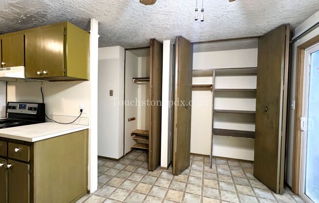 2 beds, 1 bath, $1,395, Unit #7