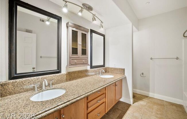 2 beds, 2 baths, $1,595, Unit # 423