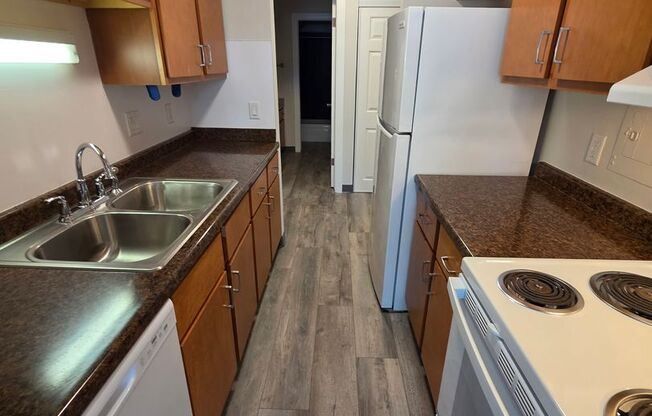 2 beds, 2 baths, 960 sqft, $1,395, Unit 21 - 111