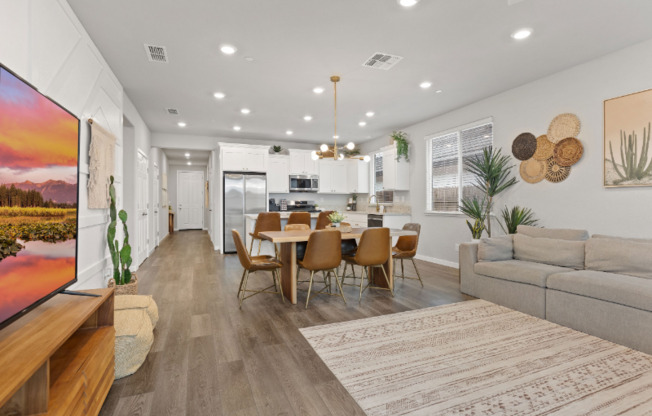 1305 SWALLOWTAIL DR