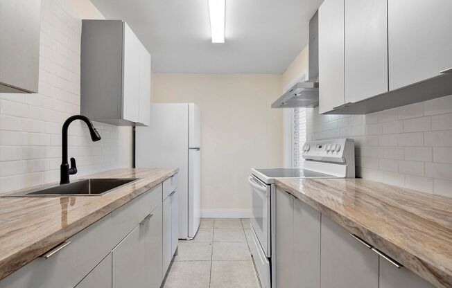 Hollywood - 1715 N 16th Avenue