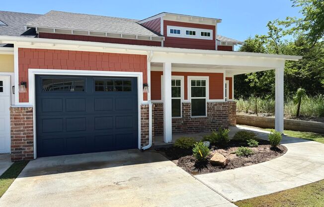 Large 2 Bed, 2 Bath in Beautiful Well Maintained Neighborhood