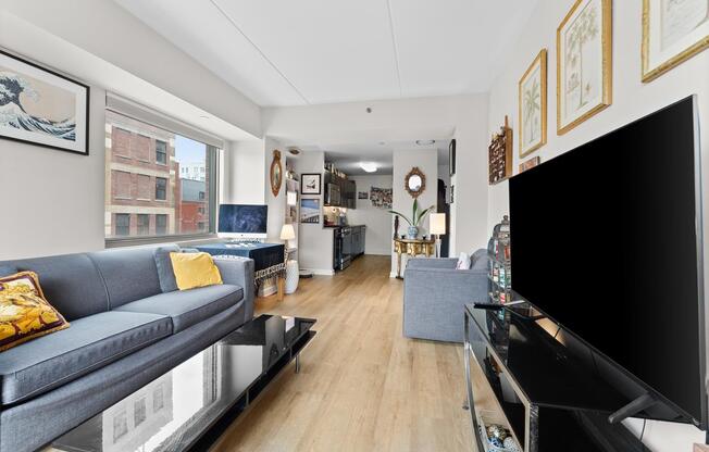 535 W 52 ST