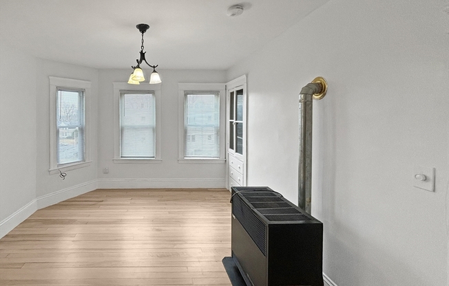 3 HENDERSON AVE