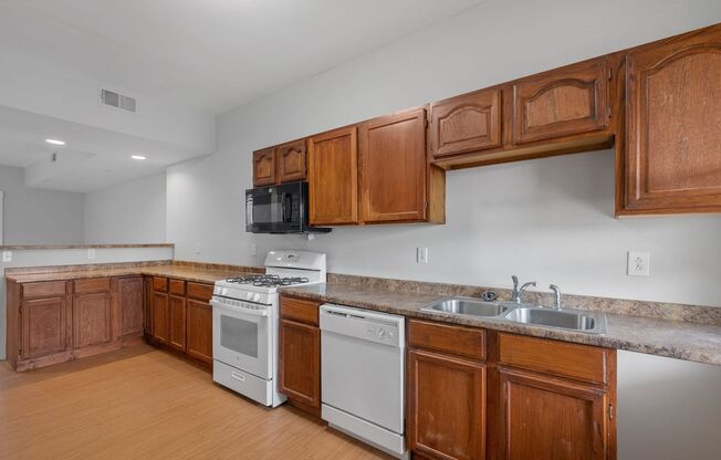 1 bed, 1 bath, 961 sqft, $849, Unit 3826 Virginia Ave 2F