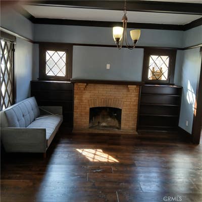 1227 W 51 ST