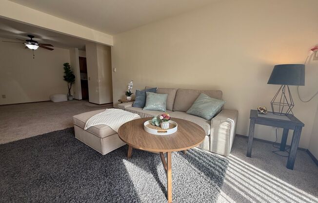2 beds, 1 bath, 965 sqft, $1,650, Unit 7601CB