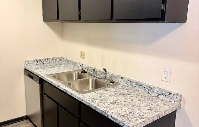 2 beds, 1.5 baths, 1,050 sqft, $1,300, Unit 7720-109