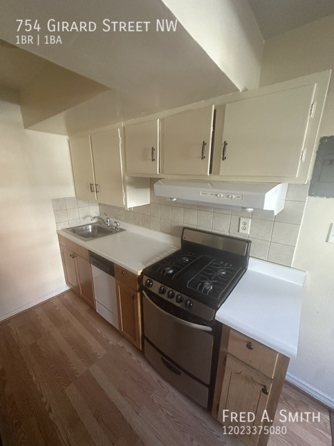 754 GIRARD ST NW