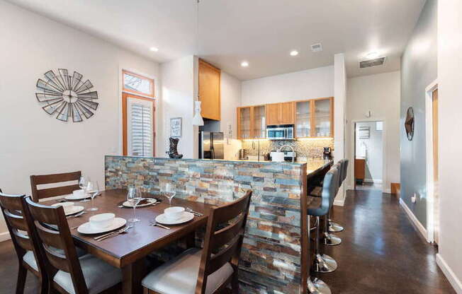 2612 CARNARVON LN