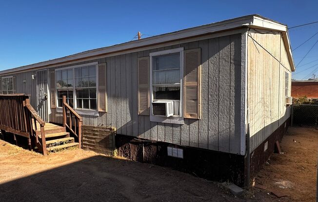 3 bed 2 bath Mobile Home located in the heart of Las Cruces!