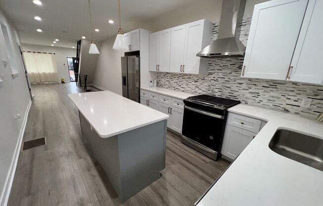 Newly Renovated 3-Bedroom Townhouse in West Passyunk! Available Early July!