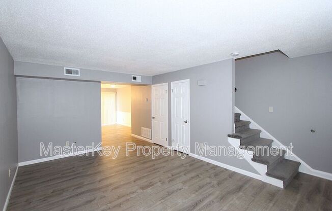1242 DONALDSON CT