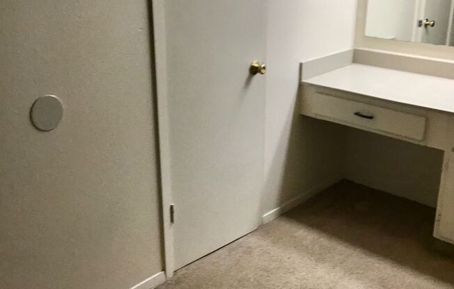 2 beds, 2 baths, 995 sqft, $800, Unit 14