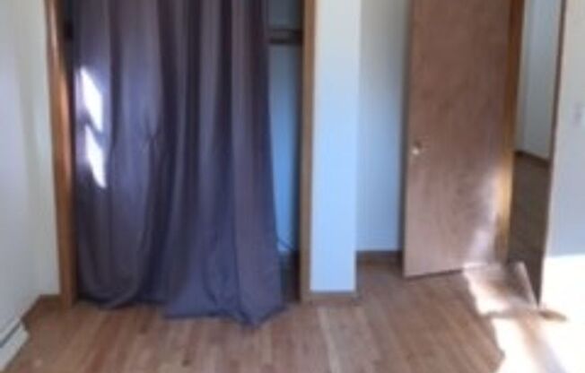 3 beds, 1 bath, $1,099