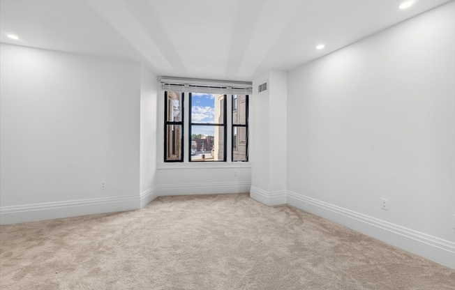 2 beds, 2 baths, 1,004 sqft, $5,200, Unit 603