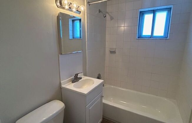 1 bed, 1 bath, 550 sqft, $1,220, Unit F09