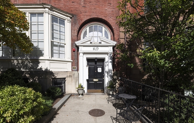 169 COMMOWEALTH AVE