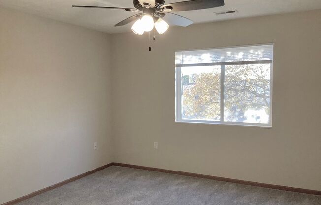 2 beds, 1 bath, 950 sqft, $1,250, Unit 34