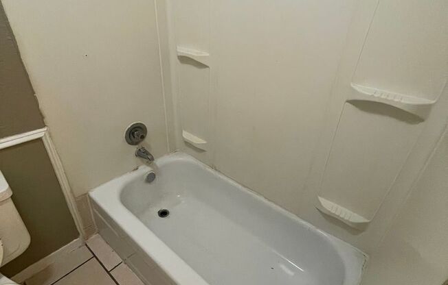 1 bed, 1 bath, 592 sqft, $695, Unit 113W