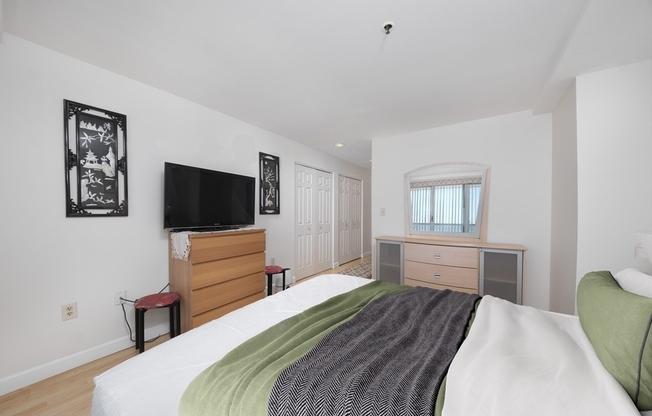 2 beds, 2 baths, 1,042 sqft, $3,200, Unit 2W