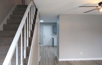 2 beds, 1.5 baths, $1,025, Unit 1121 Magnolia St SE Apt 2