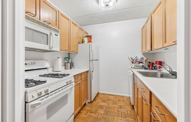345 E 64 ST