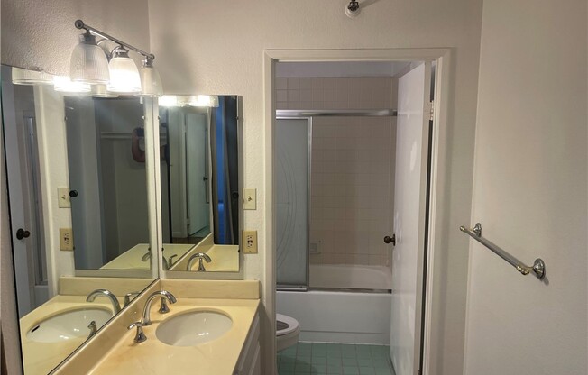 1 bed, 1 bath, 754 sqft, $2,300, Unit 902