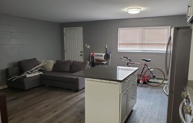 2 beds, 1 bath, 968 sqft, $1,495, Unit E2