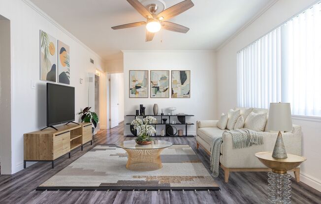 2 beds, 1 bath, 750 sqft, $2,350