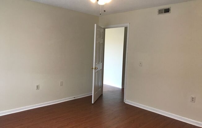 2 beds, 1.5 baths, $1,300, Unit 106