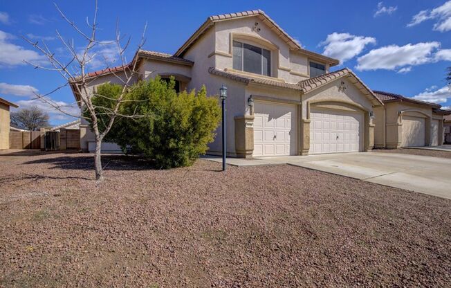 Continental Ranch 5 Bedroom 3 Bathroom w/Sparkling Pool $500 off first months rent!