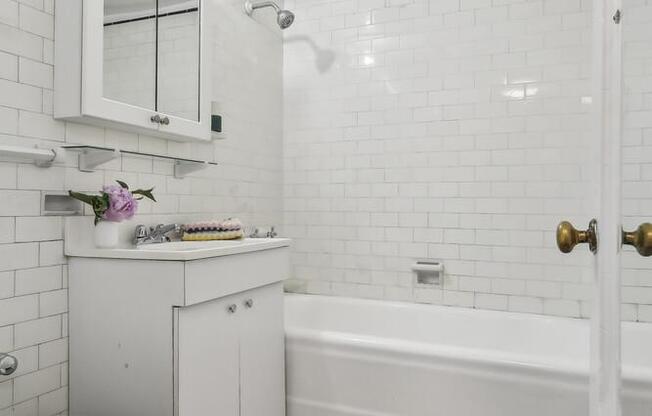 Studio, 1 bath, $4,400, Unit 12J