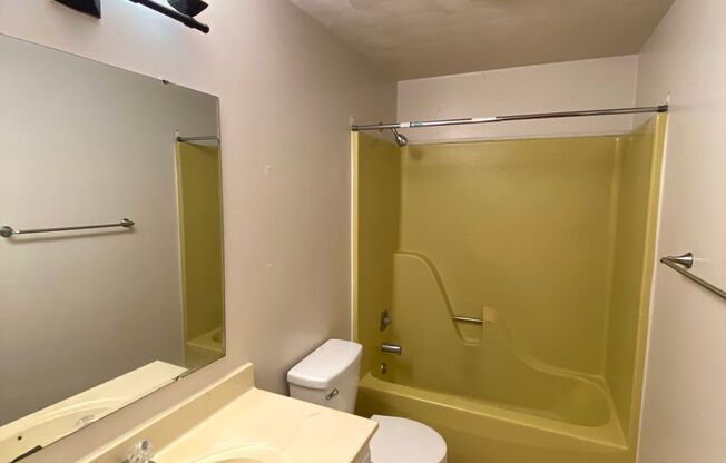 2 beds, 1.5 baths, $950, Unit 1313-A