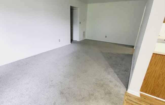 2 beds, 1 bath, 956 sqft, $1,050, Unit 3607-1C