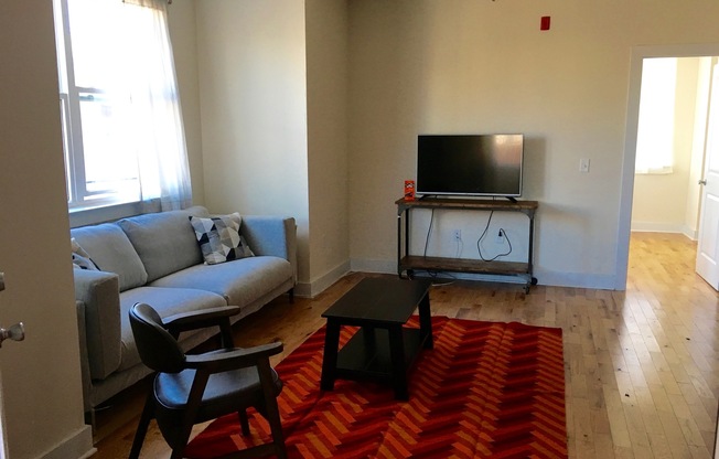 1 bed, 1 bath, 700 sqft, $1,550