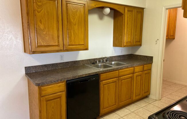 3 beds, 2 baths, $1,495, Unit 142 Meador