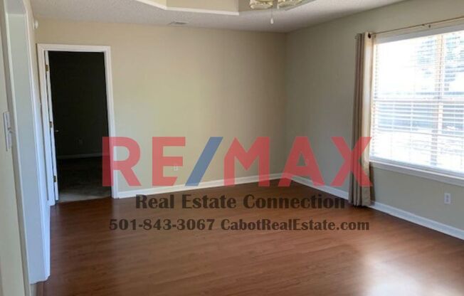 3 beds, 2 baths, $1,350