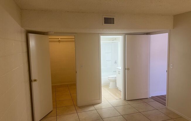1 bed, 1 bath, $1,100, Unit # 3
