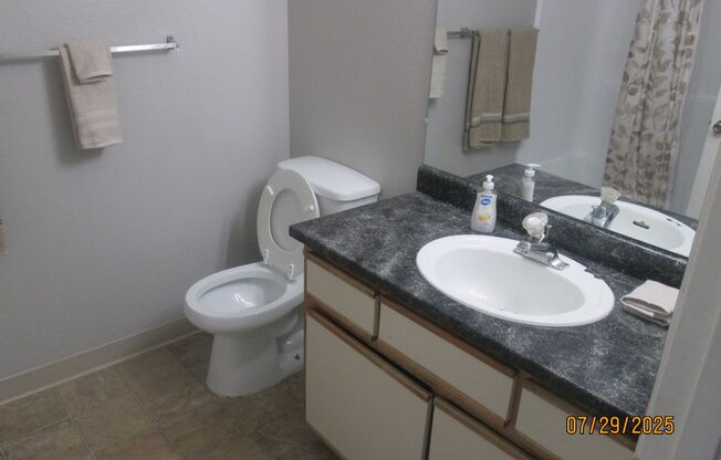 2 beds, 1 bath, 870 sqft, $1,550, Unit 223-53