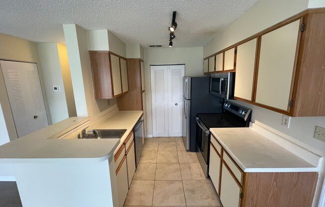 2 beds, 2 baths, $1,600