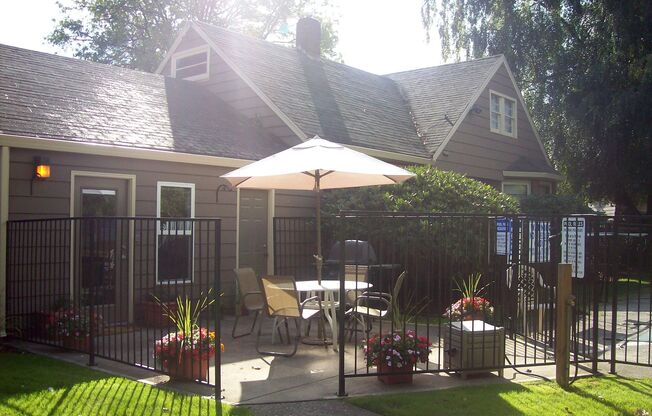 3 beds, 1 bath, 906 sqft, $1,849, Unit 15