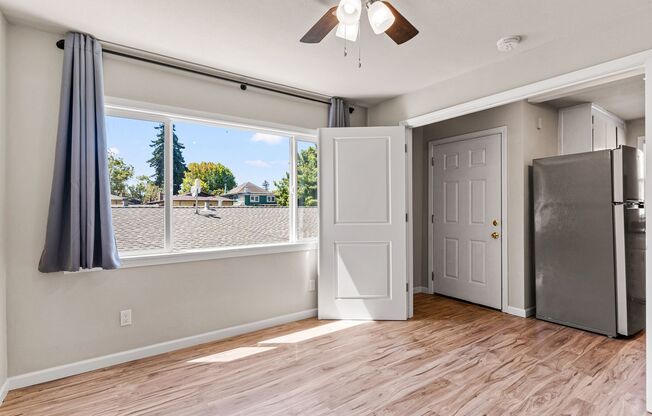 Modern 2 Bedroom in Alameda w/ Parking!